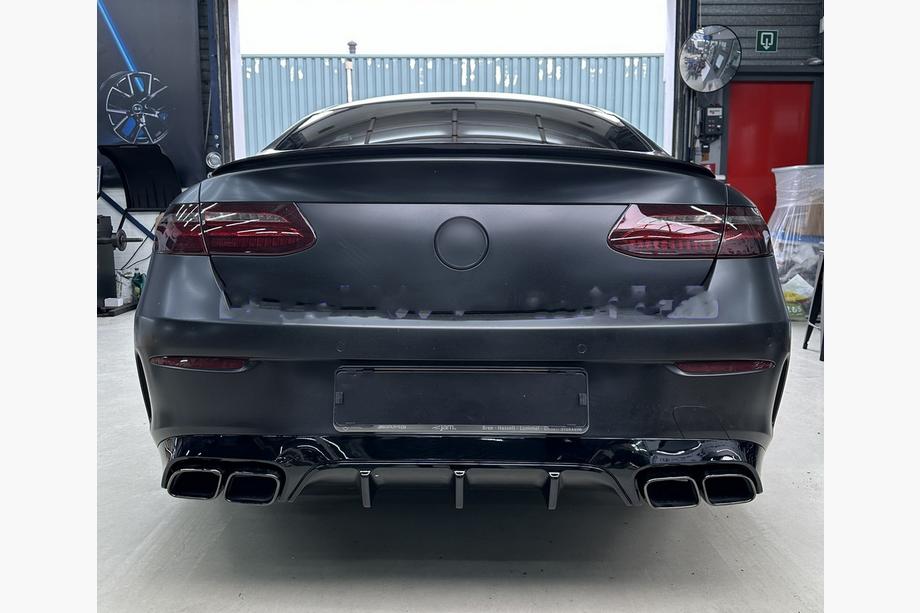 Mercedes E-Klasse Coupé C238 2016–2024 Achterdiffuser Black met uitlaateindstukken Black (AMG63 Design) Image