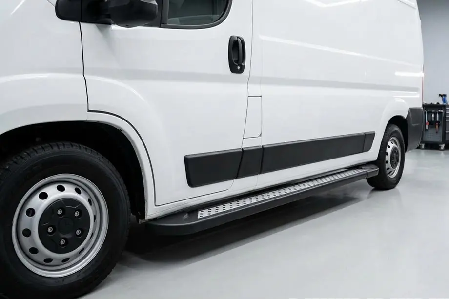 Opel Movano 2021– Side steps New Vision Black (2 stuks, aluminium) Foto 1