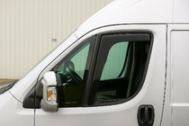 Fiat Ducato 2006–2025 Raamwindschermen (inbouw) Niken Luxury (2 st.) foto 1
