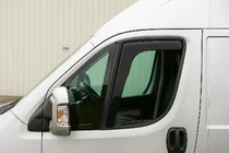 Peugeot Boxer 2006–2025 Raamwindschermen (inbouw) Niken Luxury (2 st.) foto 1