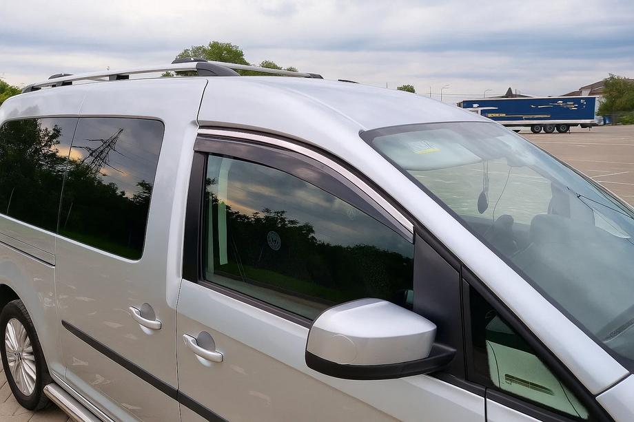 Volkswagen Caddy 2004–2010 Raamwindschermen met chromen sierlijst Niken Luxury (2 stuks) Image