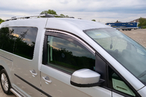 Volkswagen Caddy 2010–2015 Raamwindschermen met chromen sierlijst Niken Luxury (2 stuks) foto 1