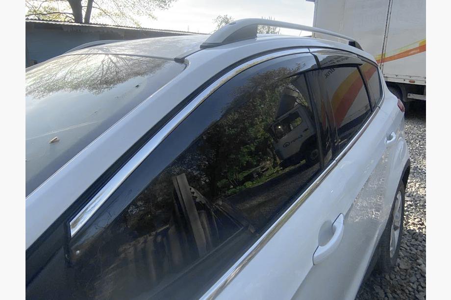 Ford Kuga/Escape 2013–2019 Windschermen met chromen sierlijst Niken Luxury (4 stuks) Image