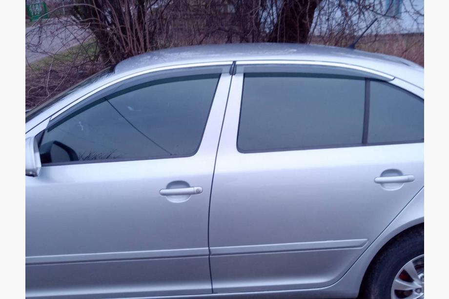 Skoda Octavia II A5 2010–2013 Raamwindschermen met chromen sierlijst Niken Luxury (SD, 4 stuks) Foto 2