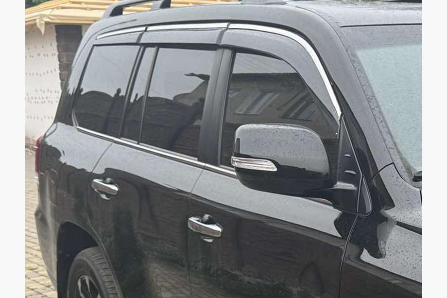 Lexus LX570/450d 2008–2022 Windschermen met chroomlijst Niken Luxury (2008-2015, 6 stuks) Image