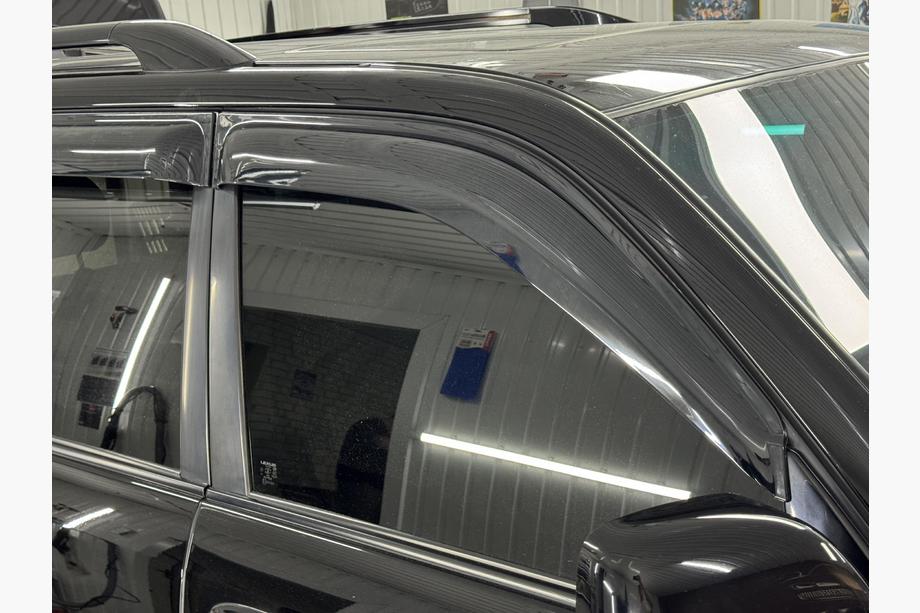 Lexus LX470 1998–2007 Raamwindschermen Niken Luxury (4 stuks) Image