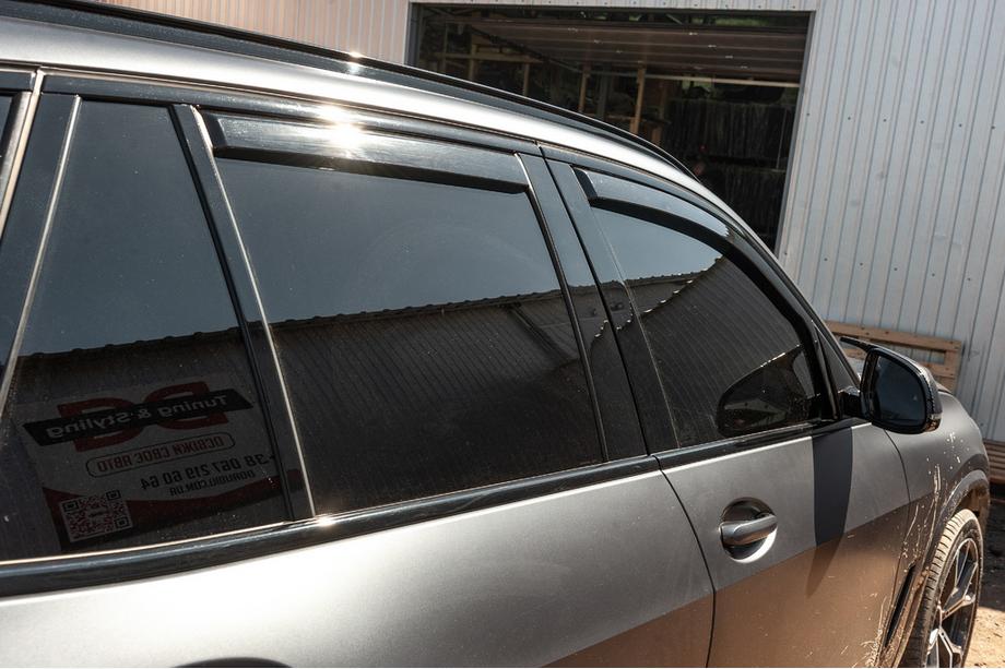 BMW X5 G05 2019–2026 In-channel raamdeflectoren Niken Luxury (4 stuks) Foto 7