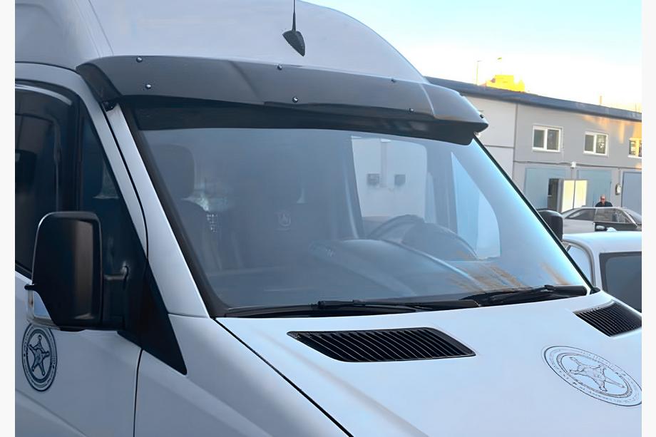 Volkswagen Crafter 2006–2016 Voorruit zonneklep V-3 (zwart hoogglans, 5 mm) Image