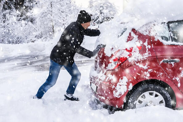 Zo krijg je je auto uit een sneeuwbank