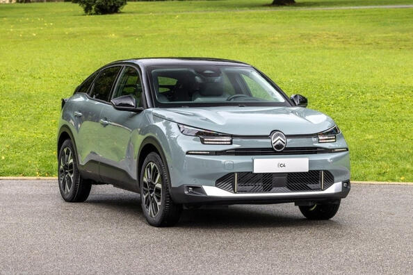 Review van de elektrische hatchback Citroen e-C4 2024