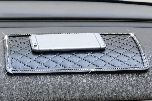 Voordelen van antislipmatten in de auto