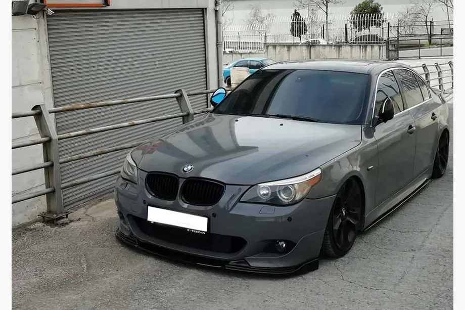 BMW 5 Serie E60/E61 2003–2010 DPT front bumper lip (voor M Sport/M Technic Hamann, hoogglans zwart) Image