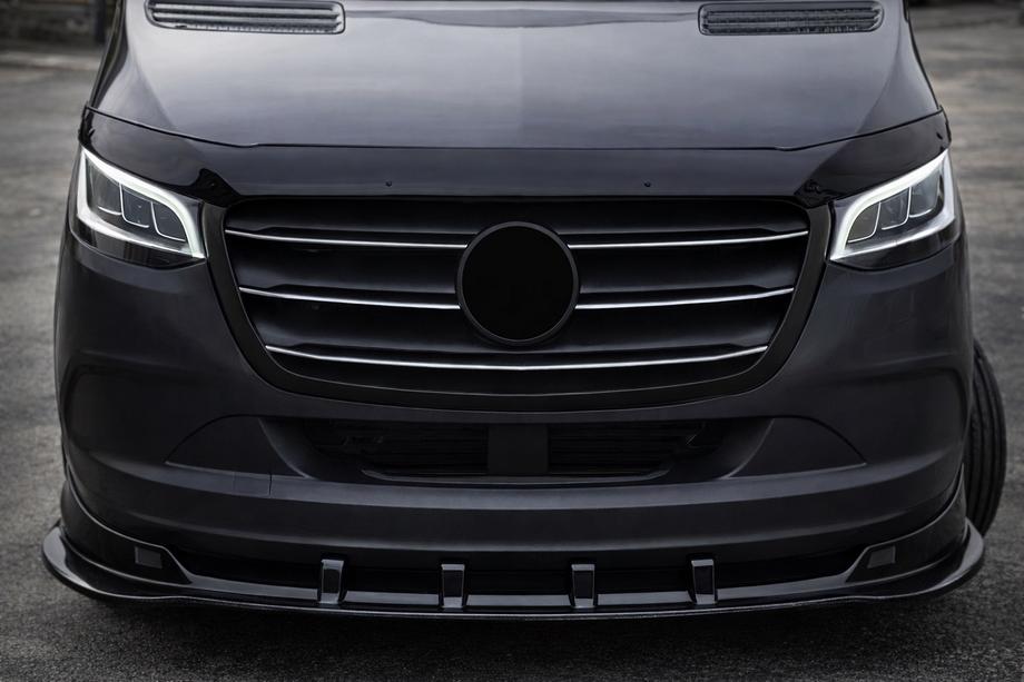 Mercedes Sprinter W907/W910 2018– DPT front bumper lip (hoogglans zwart) Foto 1