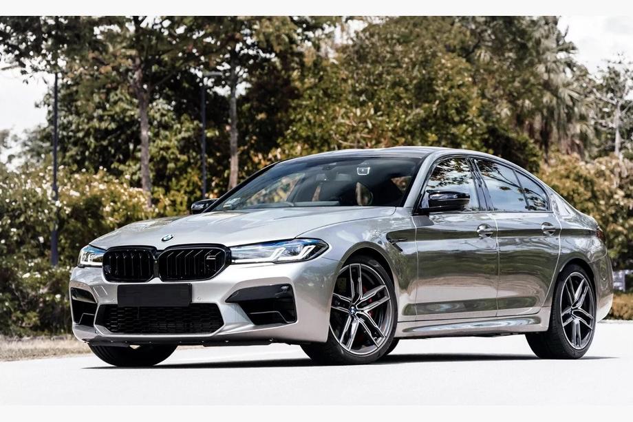 BMW 5 Serie G30/G31 2017–2023 Niergrille M-Look (2021-2023, hoogglans zwart) Zonder camera Image