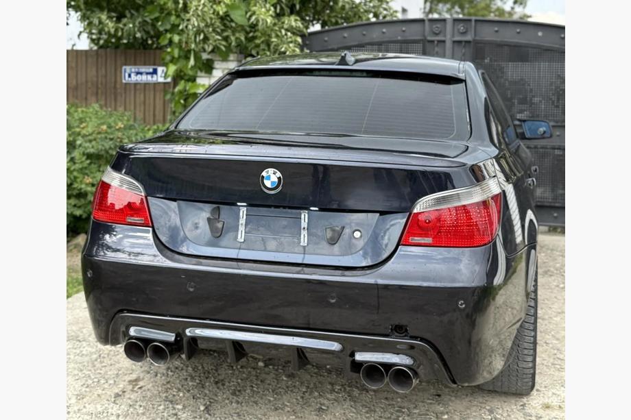 BMW 5 Serie E60/E61 2003–2010 Achterdiffuser DPT V-2 (voor M-Sport, hoogglans zwart) Image