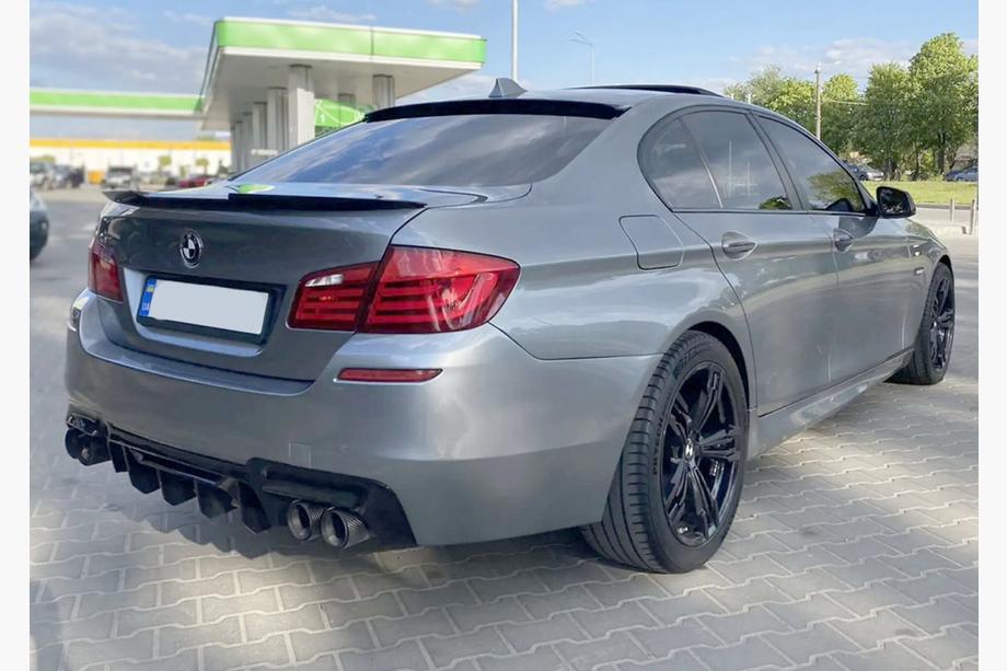 BMW 5 Serie F10/F11 2010–2016 Achterdiffuser CS-Style DPT (voor M5, hoogglans zwart, vacuümgevormd) Foto 3