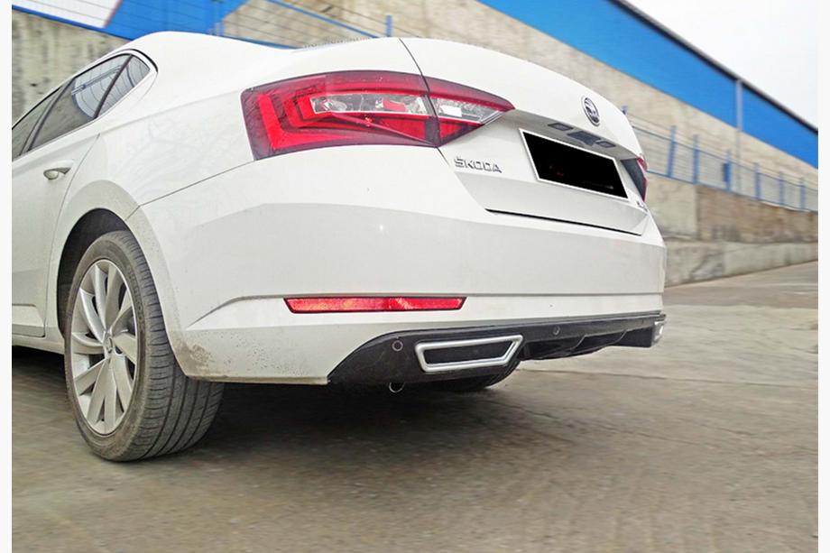 Skoda Superb 2015–2024 Achterdiffuser DPT V-2 (glanzend zwart) Foto 3