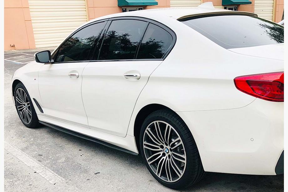 BMW 5 Serie G30/G31 2017–2023 DPT V-1 dorpelverlengers (voor M-Sport/M5 dorpels, hoogglans zwart) Foto 2