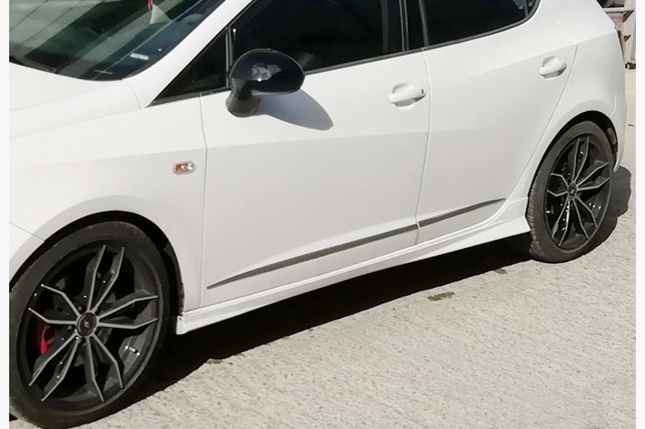 Seat Ibiza 2017– Sideskirts DPT V-3 (hoogglans zwart) Image