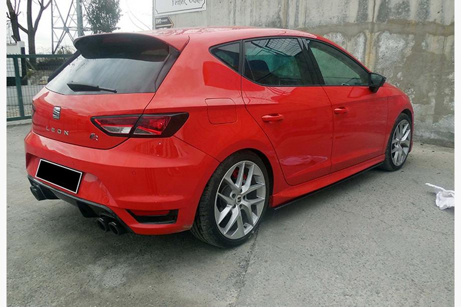 Seat Leon 2013–2020 DPT V-4 side skirts (hoogglans zwart) Image