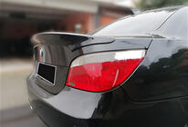 BMW 5 Serie E60/E61 2003–2010 CSL-style spoiler (hoogglans zwart) foto 2
