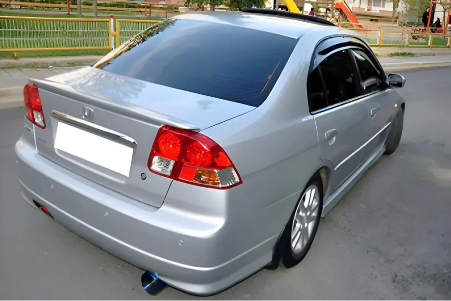 Honda Civic Sedan VII 2001–2006 DPT spoiler (hoogglans zwart) Foto 1