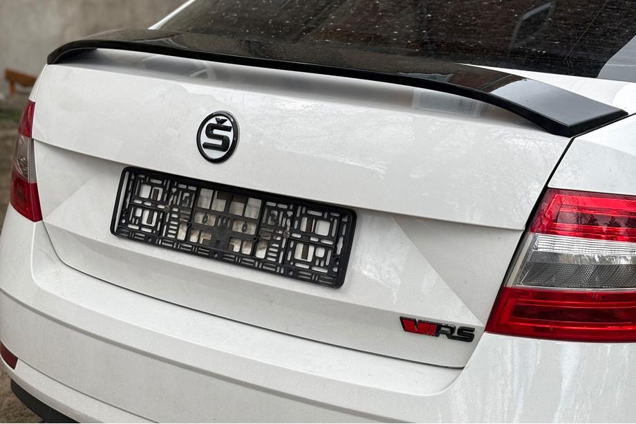 Skoda Octavia III A7 2013–2019 Spoiler DPT V-5 (hoogglans zwart) Foto 1