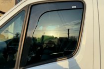 Mercedes Sprinter W907/W910 2018– Insteek raamwindschermen (2 st., HIC) foto 2