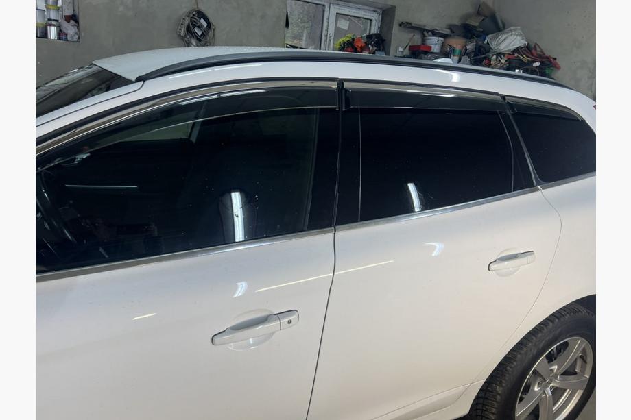 Volvo XC60 2009–2017 Raamwindschermen met chromen sierlijst Niken Luxury (6 stuks) Foto 4