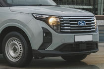 Ford Courier 2023– RVS grillelijsten foto 1