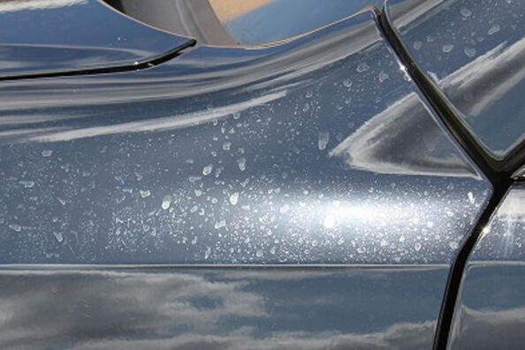 Kalkvlekken op de auto: wat zijn ze en hoe verwijder je ze?