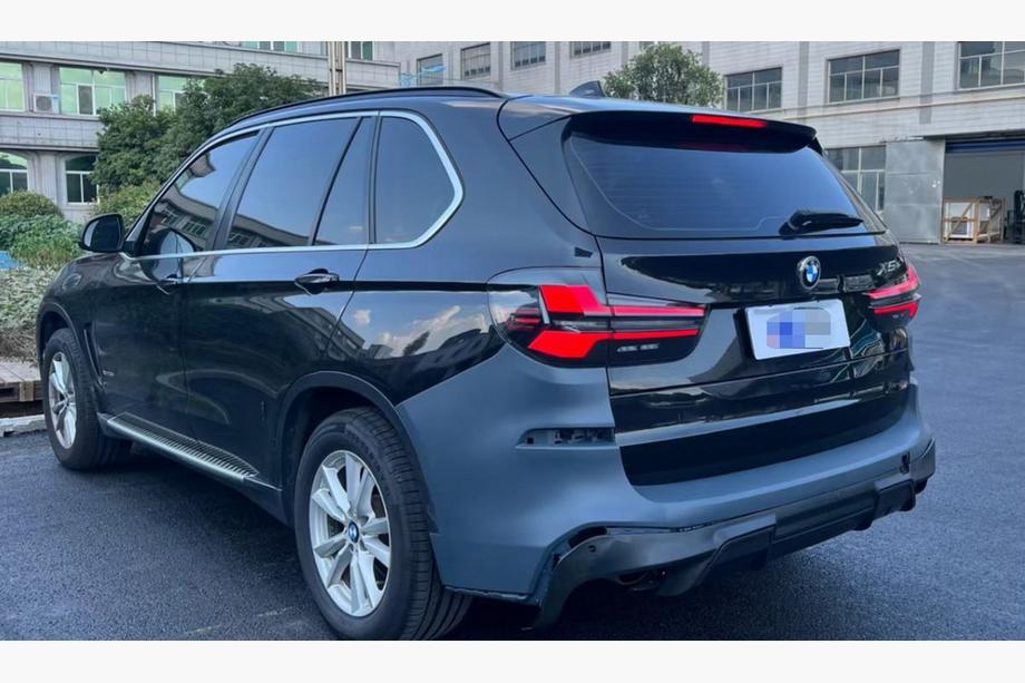 BMW X5 F15 2013–2018 Facelift ombouwset naar X5M F95 2024 (zonder vervanging van de achterklep) Foto 6