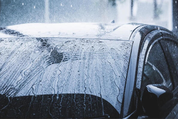 Rain repellent voor je auto: zo kies en breng je het goed aan