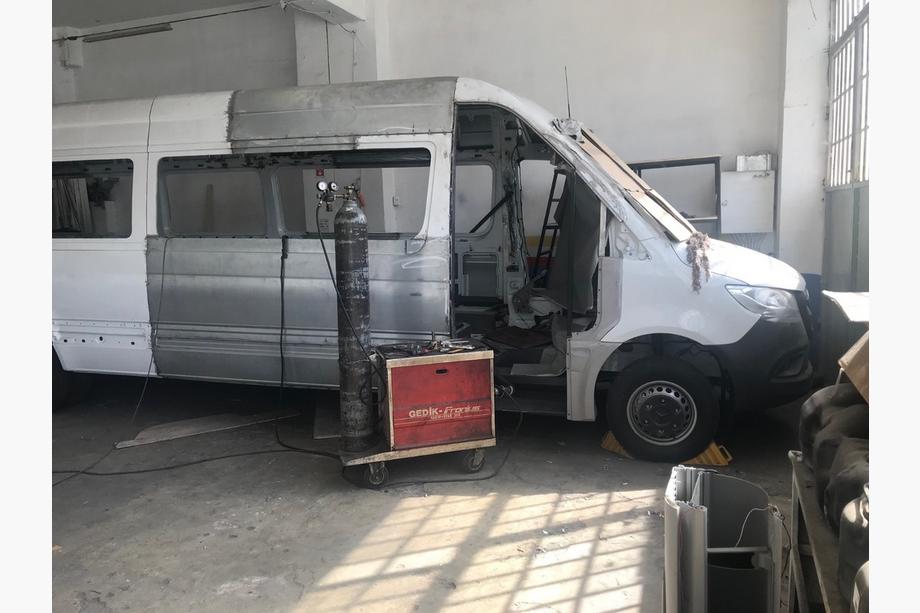 Mercedes Sprinter W907/W910 2018– Carrosserieverlengingsset Middensectie Image