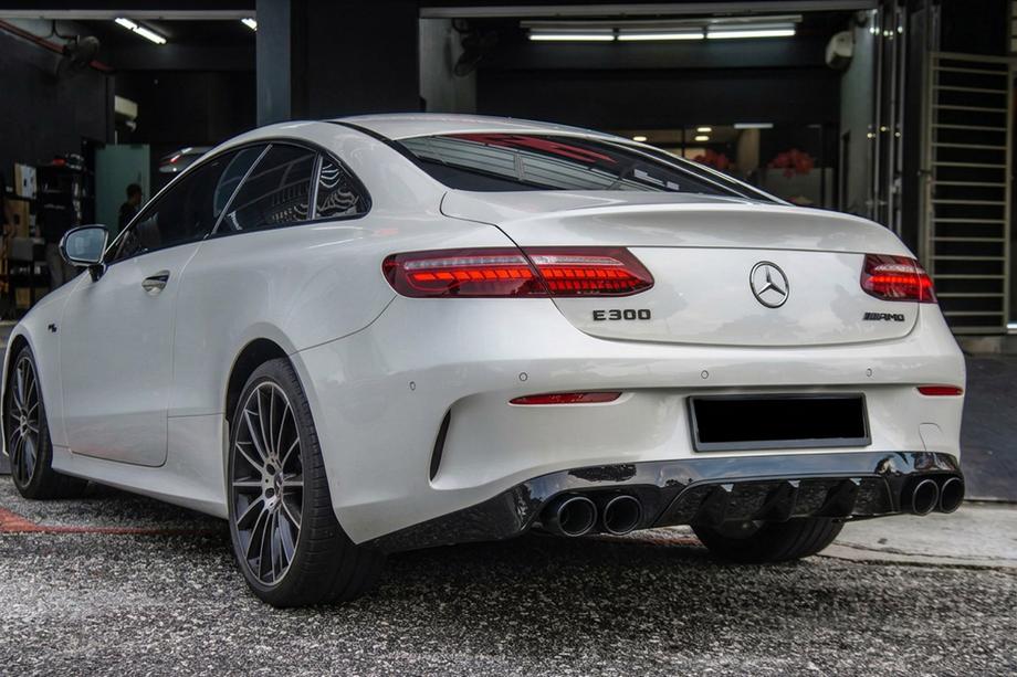 Mercedes E-Klasse Coupé C238 2016–2024 Achterdiffuser Black met uitlaatsierstukken Black (AMG53-design) Foto 1