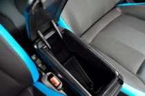 Fiat 500/500L 2013–2022 Armsteun voor in de bekerhouder foto 3