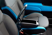 Fiat 500/500L 2013–2022 Armsteun voor in de bekerhouder foto 2