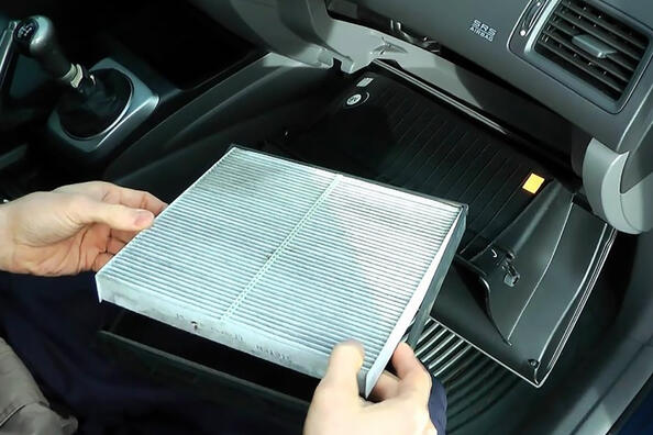 Signalen dat het tijd is om het interieurfilter van je auto te vervangen