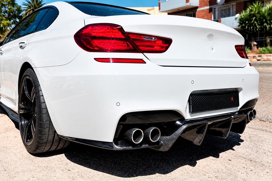 BMW 6-serie F12/F13/F06 2011–2018 Achterbumper diffuser V1 (voor M6, carbon) Image