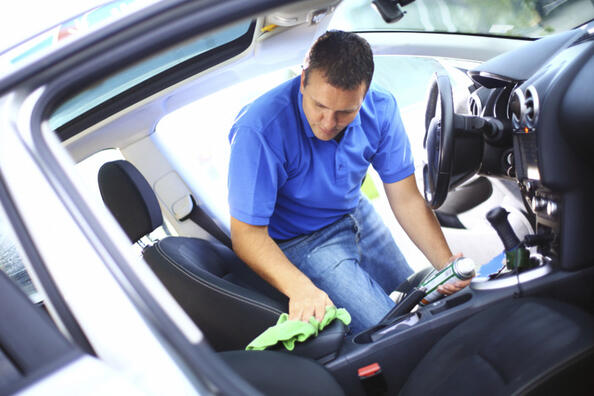 Handige autochemie voor het interieur