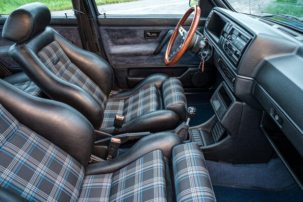 Auto-interieur opnieuw bekleden: wanneer is het de moeite waard?