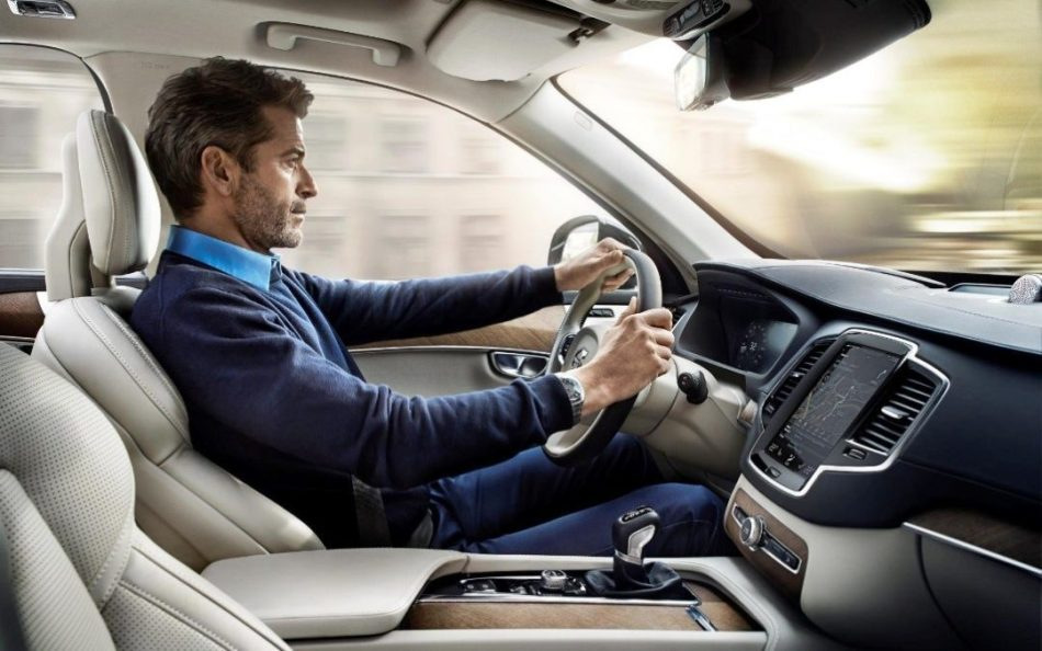 Het geheim van comfortabel rijden: hoe zit je goed achter het stuur?