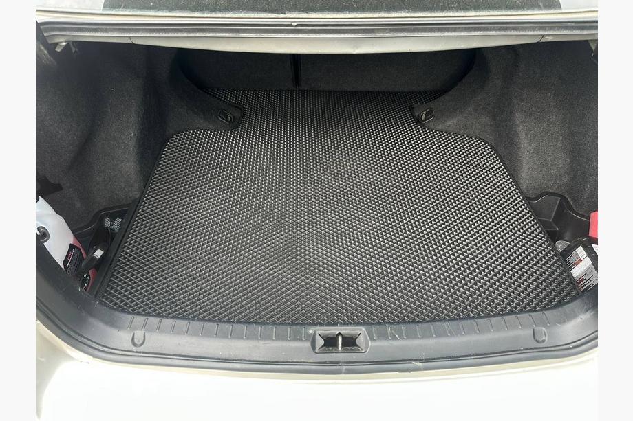 Toyota Avensis 2003–2009 Kofferbakmat (SD, zwart) Image