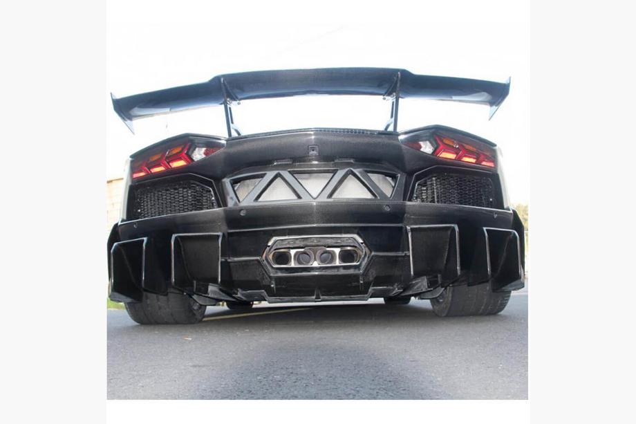 Lamborghini Aventador 2011–2022 Achterbumperbeschermlijst (carbon) Foto 3