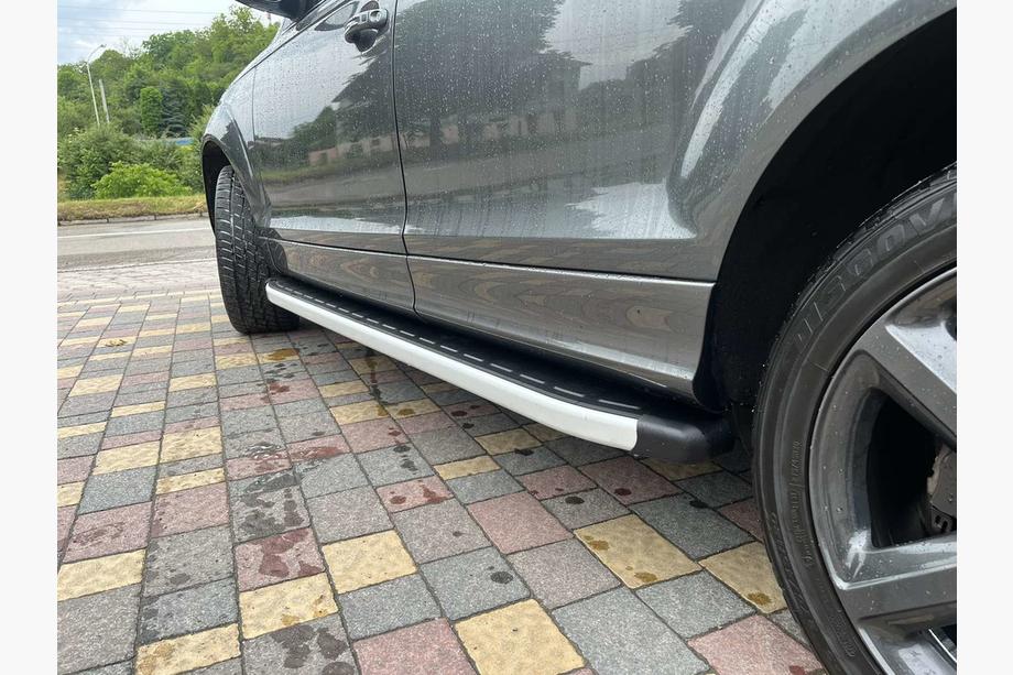 Audi Q7 2005–2015 Fullmond side steps (2 stuks, aluminium) Image