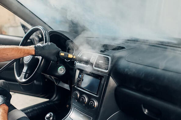Moet je het auto-interieur desinfecteren? Voor- en nadelen
