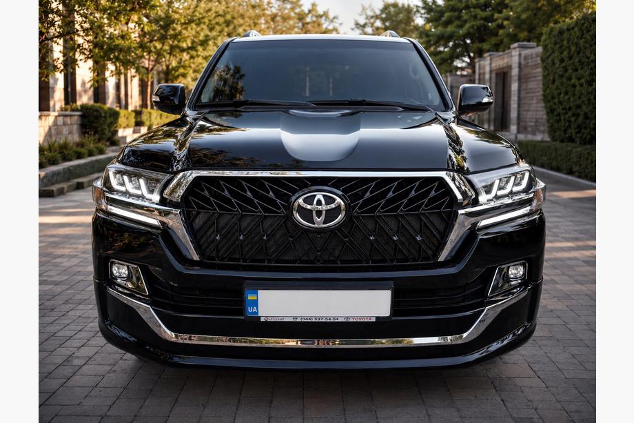 Toyota Land Cruiser 200 2007–2021 Frontlip 2016↗ (Executive 2019) Zwarte kleur Foto 6