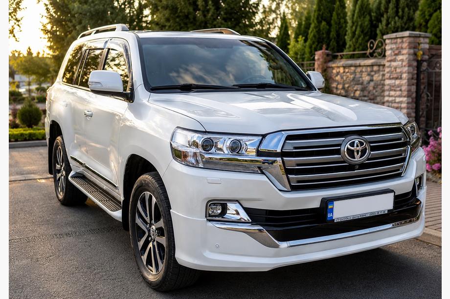 Toyota Land Cruiser 200 2007–2021 Frontlip 2016↗ (Executive 2019) Zwarte kleur Foto 4