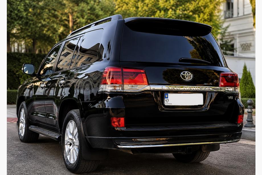 Toyota Land Cruiser 200 2007–2021 Achterdiffuser sierlijst met chroom 2016-2021 (Executive 2019/2021) Foto 3