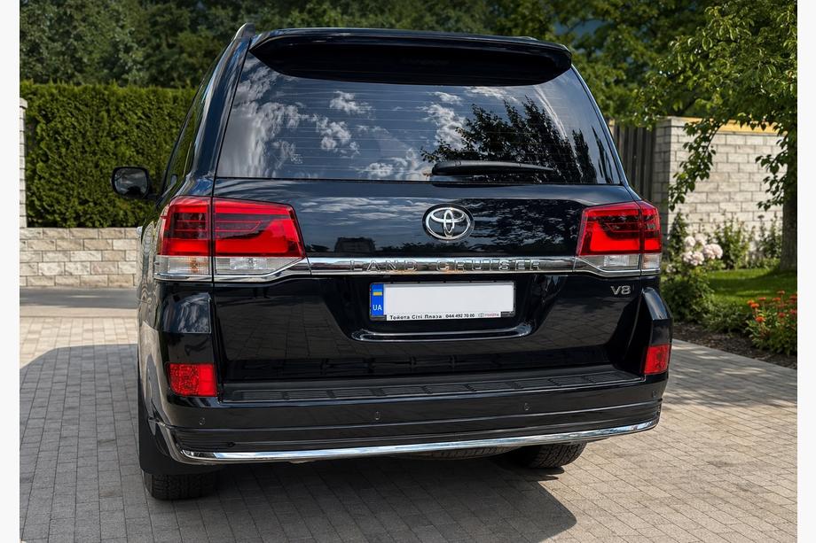 Toyota Land Cruiser 200 2007–2021 Achterdiffuser sierlijst met chroom 2016-2021 (Executive 2019/2021) Foto 2